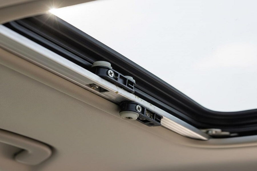 Case Study: Development of Sunroof Guide Rail – From RFQ to Mass Production